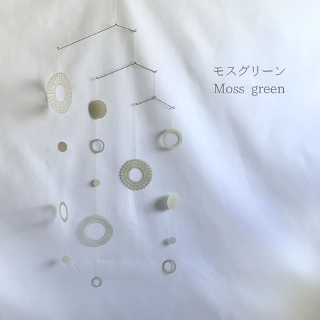 模様リースと円形のモビール