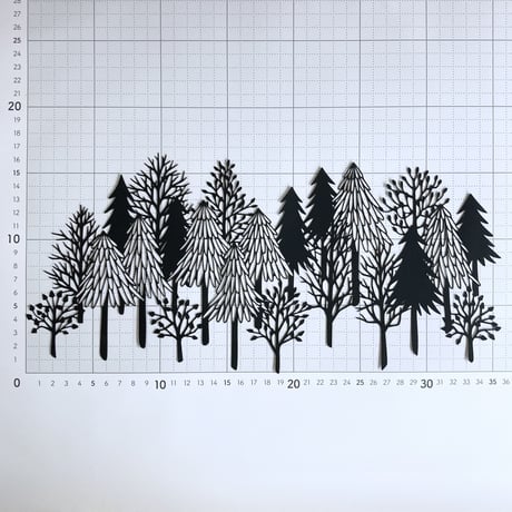 静かな森の切り絵