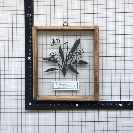 スミレの切り絵フレーム