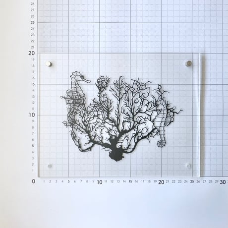 タツノオトシゴとウミウチワの切り絵