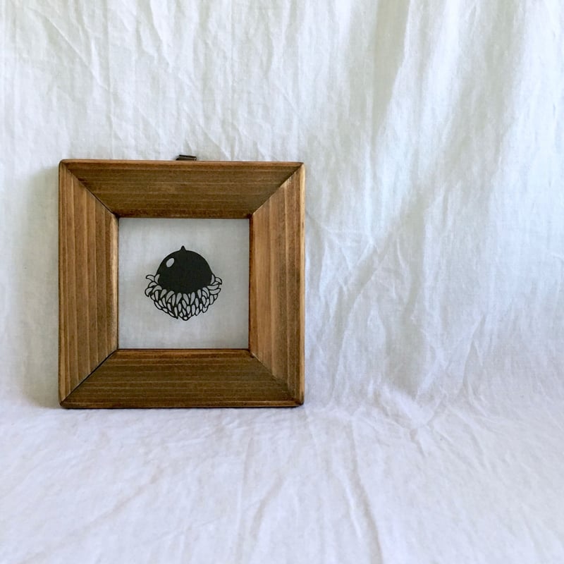 クヌギのどんぐりの切り絵フレーム | こえだ社