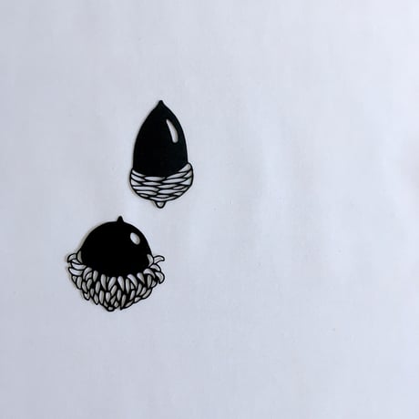 プチ切り絵「どんぐり」