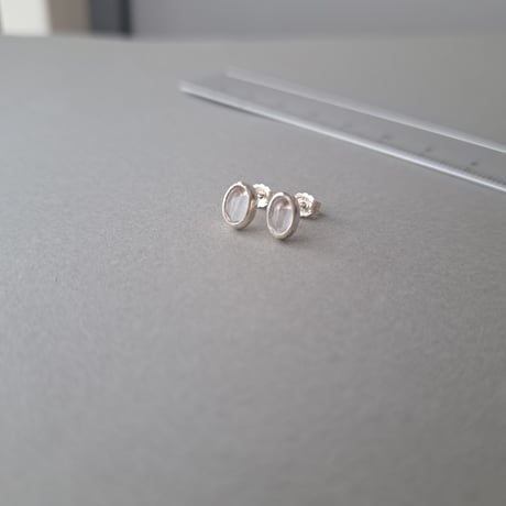 【2粒セット】だ円水晶と銀のピアス(小)