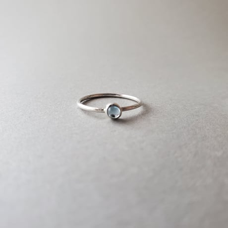ブルートパーズと銀のリング