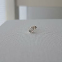 【1粒】レインボームーンストーンと銀のピアス