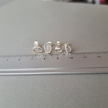 【2粒セット】だ円水晶と銀のピアス(小)