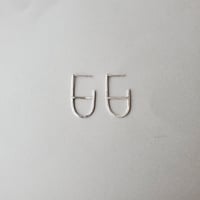 Aを逆にしたようなピアス(銀)