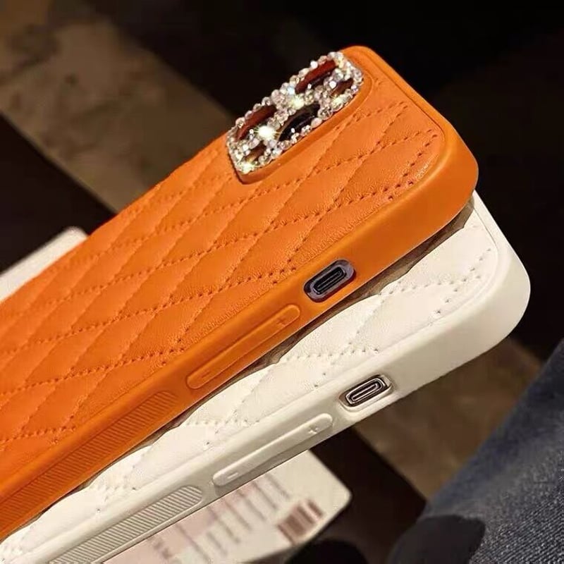 N026】iPhone15/14/13 カメラキラキラケース レザーひし形 大人