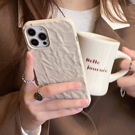【N228】ベージュ ブルー iPhone16/15/14ケース しわ加工 持ちやすい