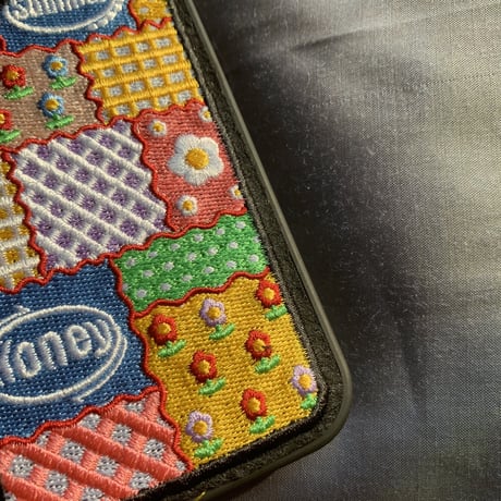 【N206】刺繍iPhone15/14/13/12/11など対応ケースとカメラレンズ保護リングフォルムのセット
