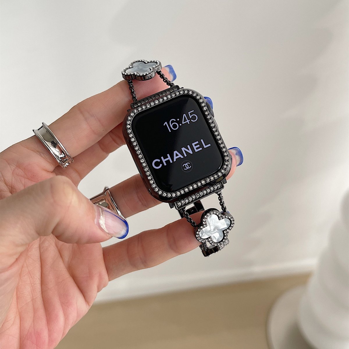 apple watch クローバーチェーン キラキラ バンド シルバー - 金属ベルト