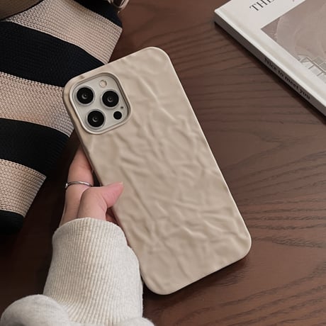 【N228】ベージュ ブルー iPhone16/15/14ケース しわ加工 持ちやすい