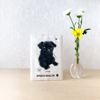 黒パグ「ブックカバー」品番：KMパグ「うれしいな」絵本『ぼくぱぐ』コラボ・文庫本カバー