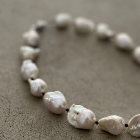 Baroque pearl × Onyx necklace