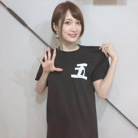 ⭐️終了!!!!!Tシャツ】島村絢沙は五弦使いTシャツ