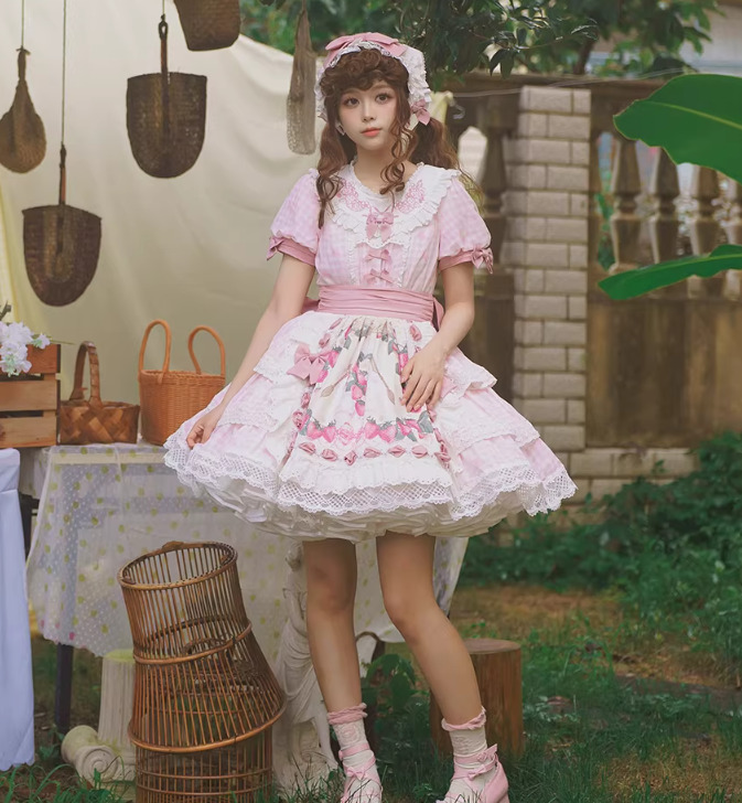 昭和レトロ　イチゴがかわいいエプロン　ストロベリーエプロン　日本製　レトロ 昭和レトロエプロンいちご | 古着と雑貨のお店 BALALAIKA