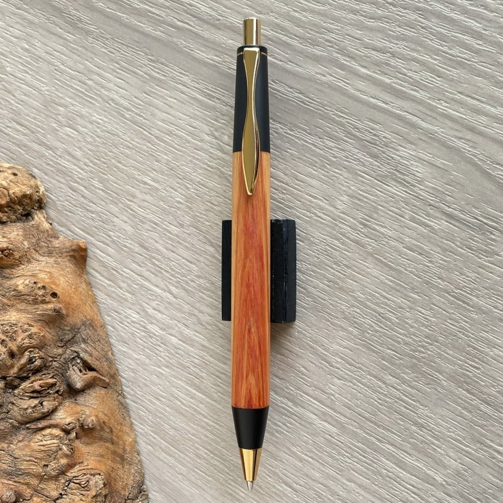 チューリップウッド (Tulipwood) / 2つの内部機構を持つ新感覚の木軸
