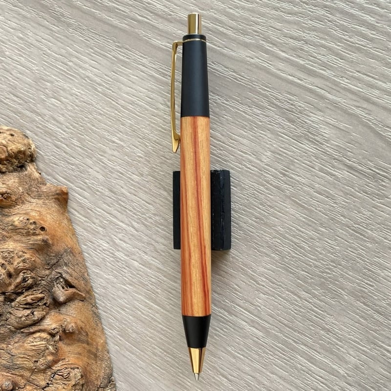 チューリップウッド (Tulipwood) / 2つの内部機構を持つ新感覚の木軸
