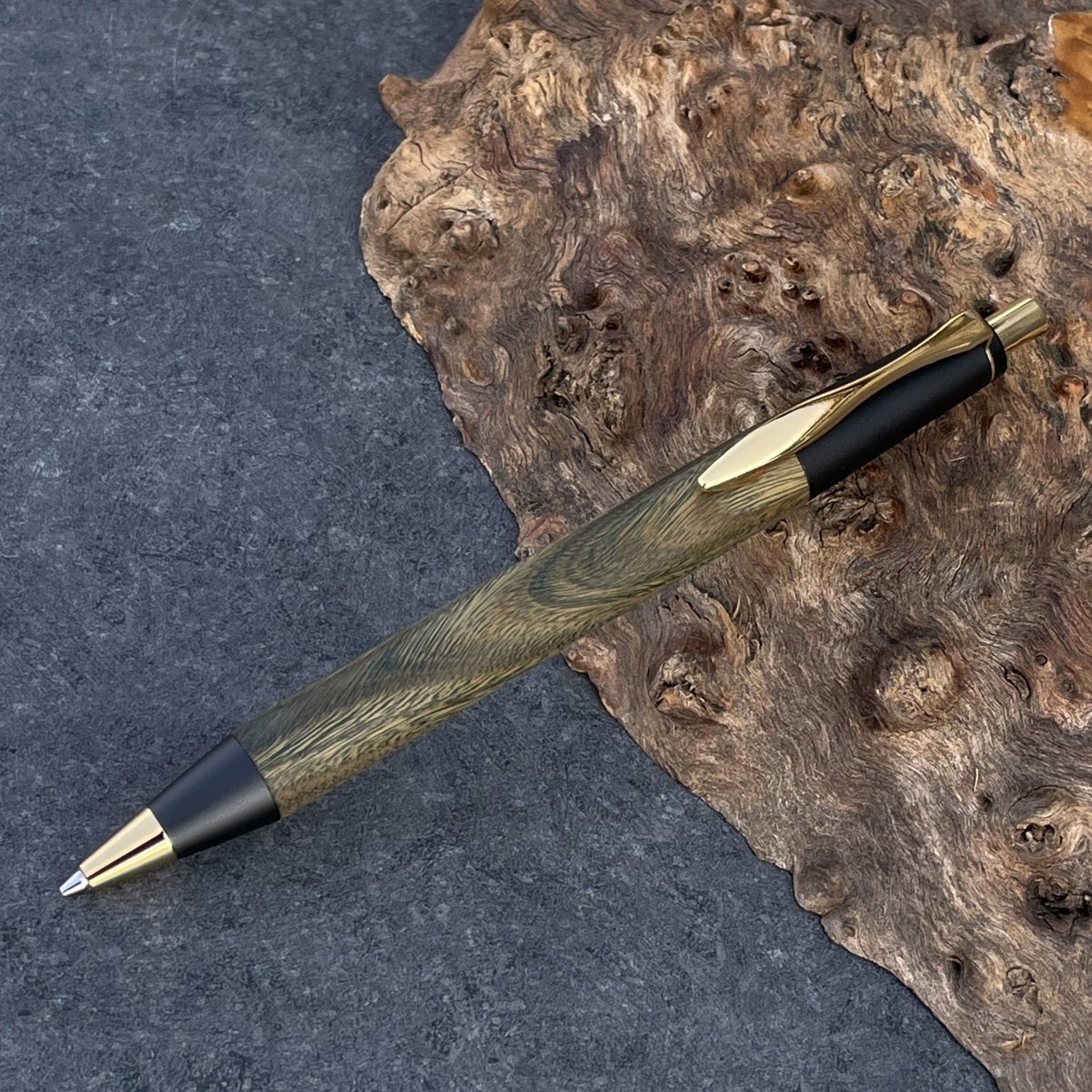 ノック式パロサント(神の木)ボールペン Palosanto・パロサント / 2つの内部機構を持つ新感覚の木軸ペン