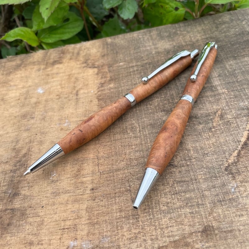 ハンドメイド・木製ボールペン2本セット【沙金絲楠+α】 ハンドメイド・木製ボールペン2本セット【沙金絲楠+α】 【公式通販】