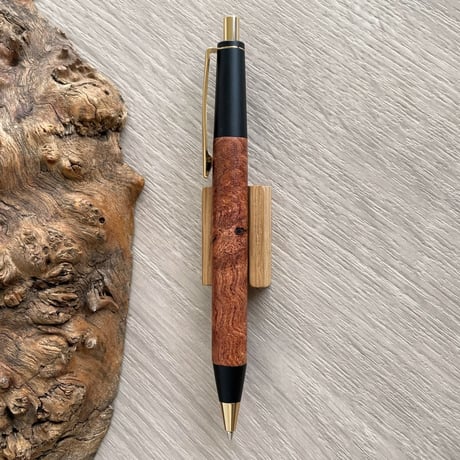 特上 ローズウッド瘤 (Rosewood burl) 紫檀瘤 / OMOSINPEN / 2つの内部機構を持つ新感覚の木軸ペン（シャープ⇔ボール）/ ゴールド金具 / 一点もの！604081