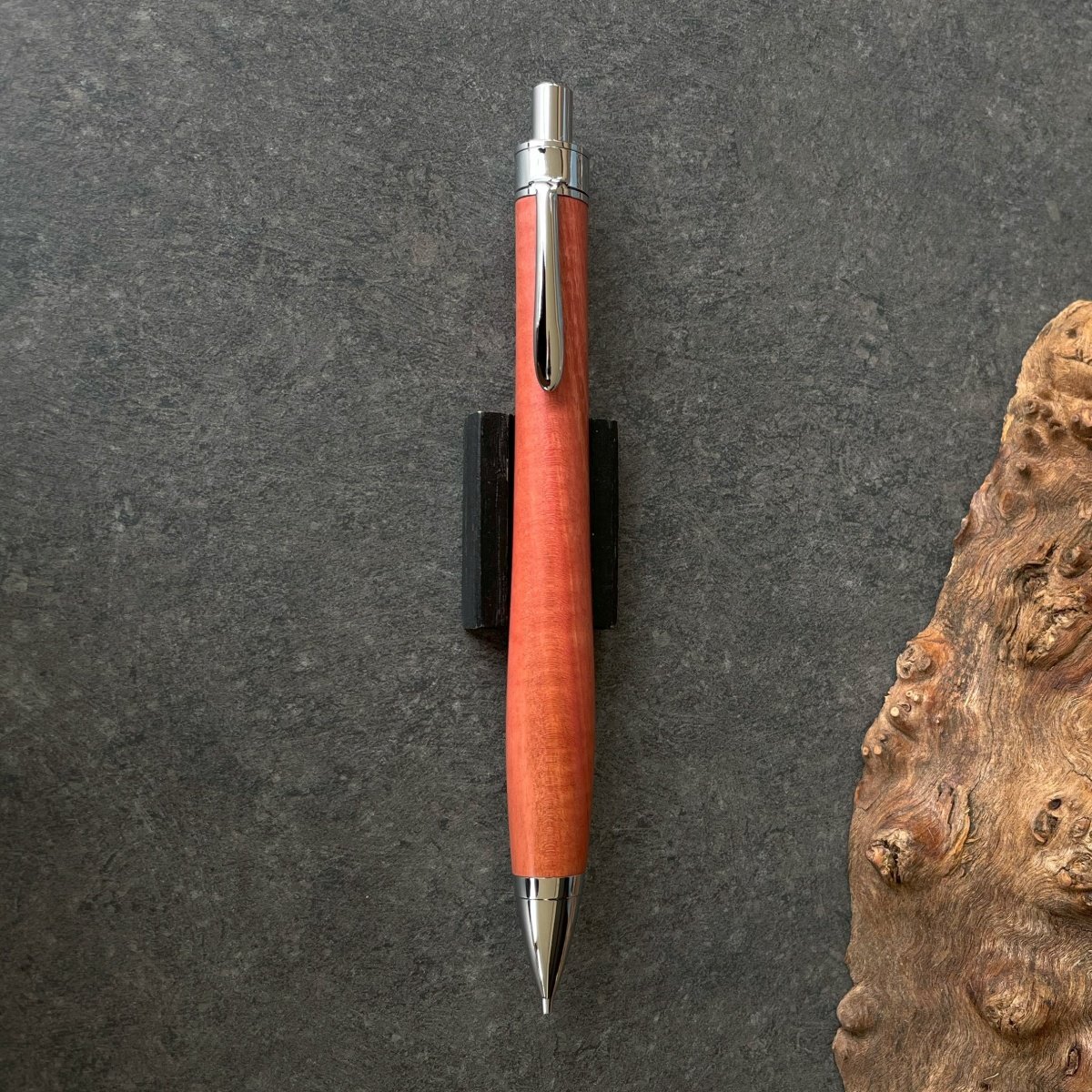 ピンクアイボリー 縮杢 / UMA12 木軸シャープペンシル (520301)【一点