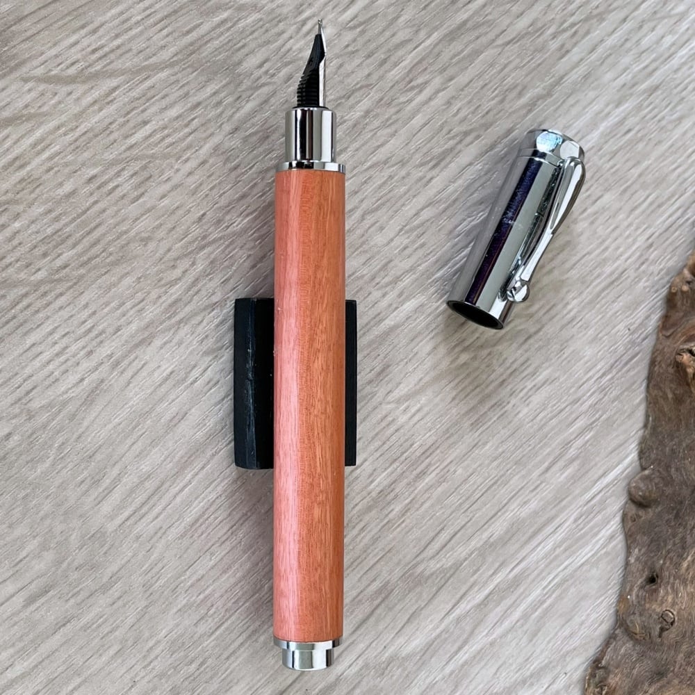筆記具 kam****** ピンクアイボリー / Cam 木軸万年筆 マグネットキャップ式【一点もの