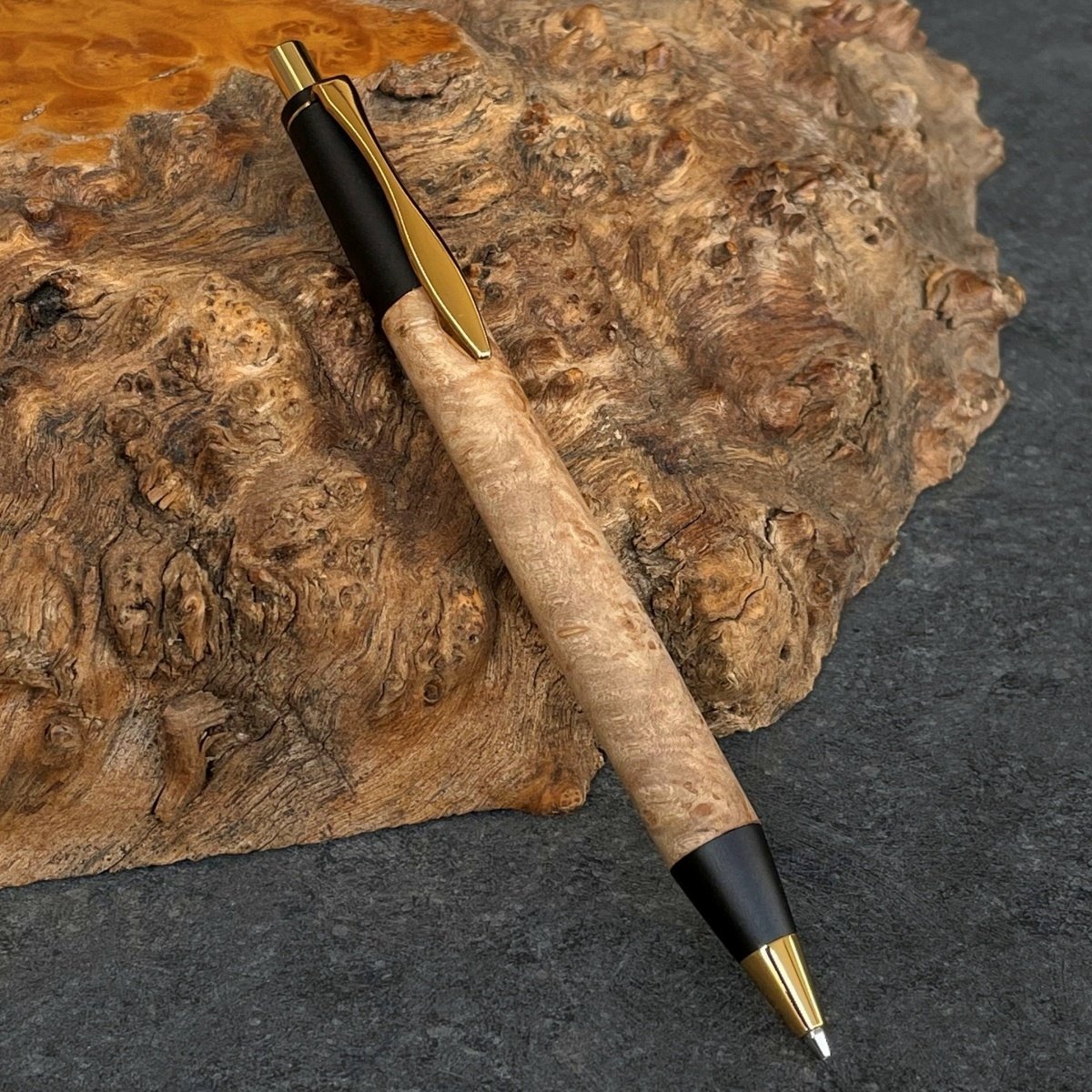 楓瘤杢・メープルバール / 2つの内部機構を持つ新感覚の木軸ペン