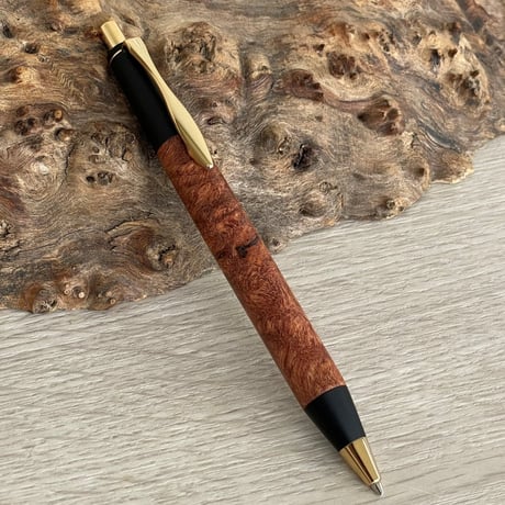 特上 ローズウッド瘤 (Rosewood burl) 紫檀瘤 / OMOSINPEN / 2つの内部機構を持つ新感覚の木軸ペン（シャープ⇔ボール）/ ゴールド金具 / 一点もの！604081