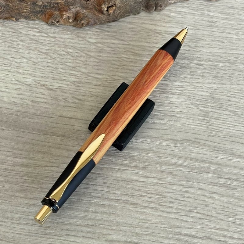 チューリップウッド (Tulipwood) / 2つの内部機構を持つ新感覚の木軸