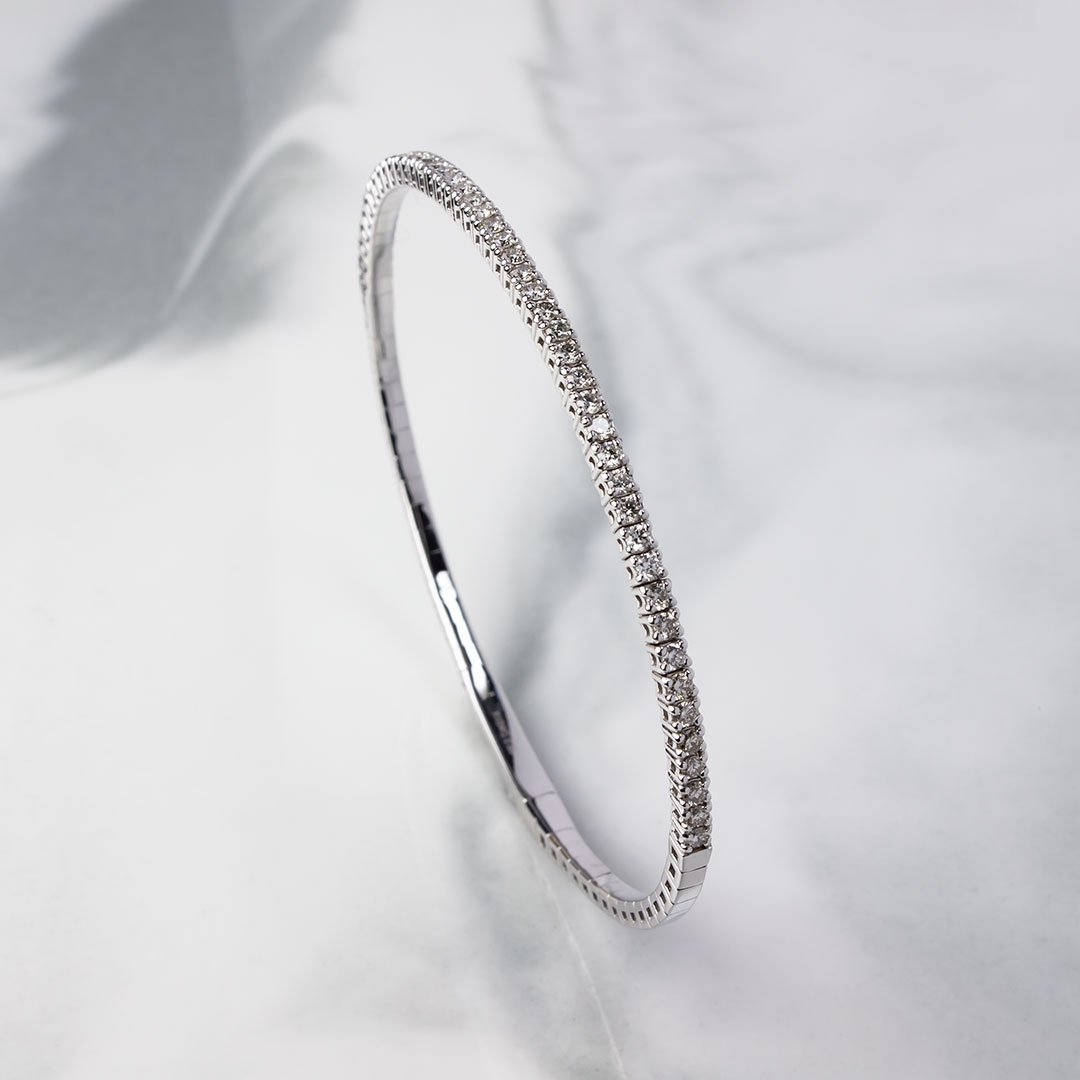 天然ダイヤモンド　バングル　円周16センチ fit=scale-down,w=1200