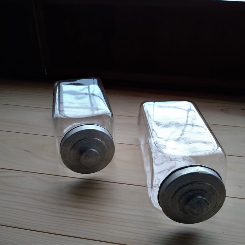 雰囲気抜群！大正時代の真鍮蓋付き変形ガラス菓子瓶◇駄菓子瓶◇古ガラス◇古道具 雰囲気抜群！大正時代の真鍮蓋付き変形ガラス菓子瓶◇駄菓子瓶