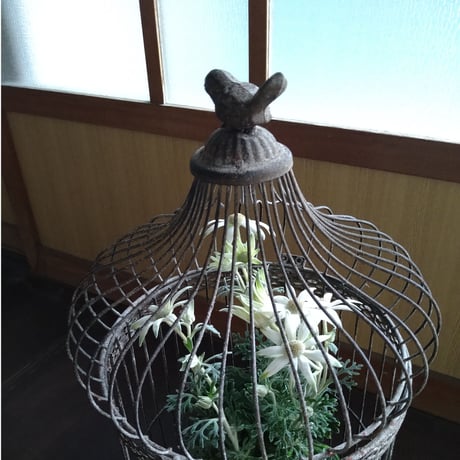 アンティーク調花籠（写真手前、中サイズ）