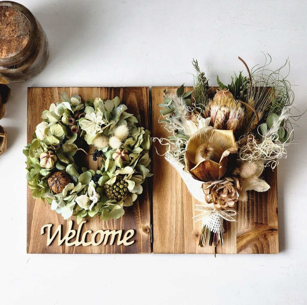𝑾𝒆𝒍𝒄𝒐𝒎𝒆ウッドボードにリースとブーケを添えて | 𝑭𝒍𝒆𝒖𝒓  