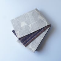紬半幅帯 白地に亀甲文様 × 紺地に唐桟縞と絣文様