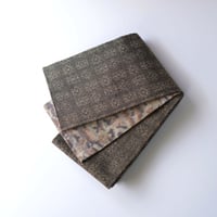 紬半幅帯  海松茶色地に絣文 × 利休茶色地の抽象文様