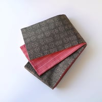 紬半幅帯  海松茶色地に絣文 × 手描き紅色濃淡縞
