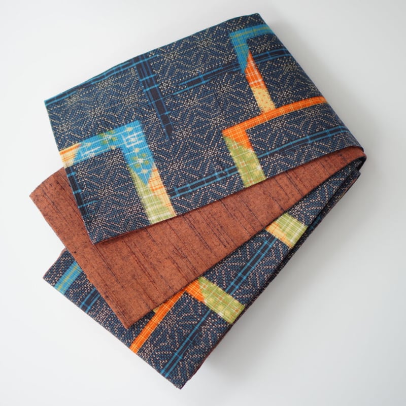 紬半幅帯 長尺 紺幾何学絣×煉瓦色無地 | 古今堂 ふだん着物屋