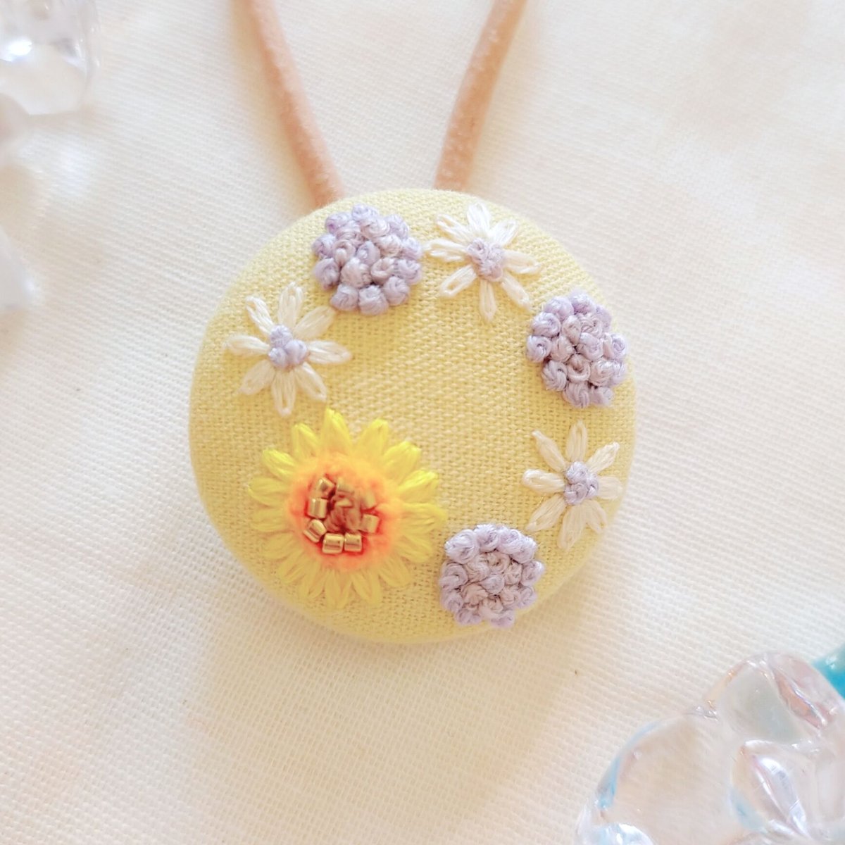 Chi☺︎       刺繍ヘアゴム kii6 ボタニカル刺繍ヘアゴム | teshigotoya ねむの木の豆