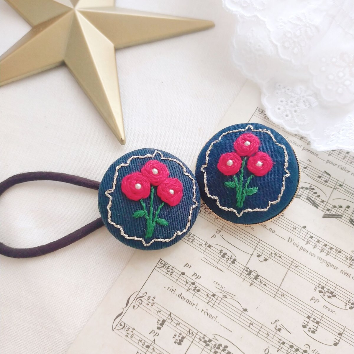 親子お揃い】刺繍ブローチ&ヘアゴム『薔薇』 | AMYu cerise