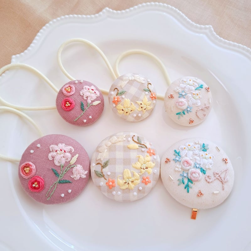 親子お揃い】刺繍アクセサリー&ヘアゴム『ユリ』 | AMYu cerise