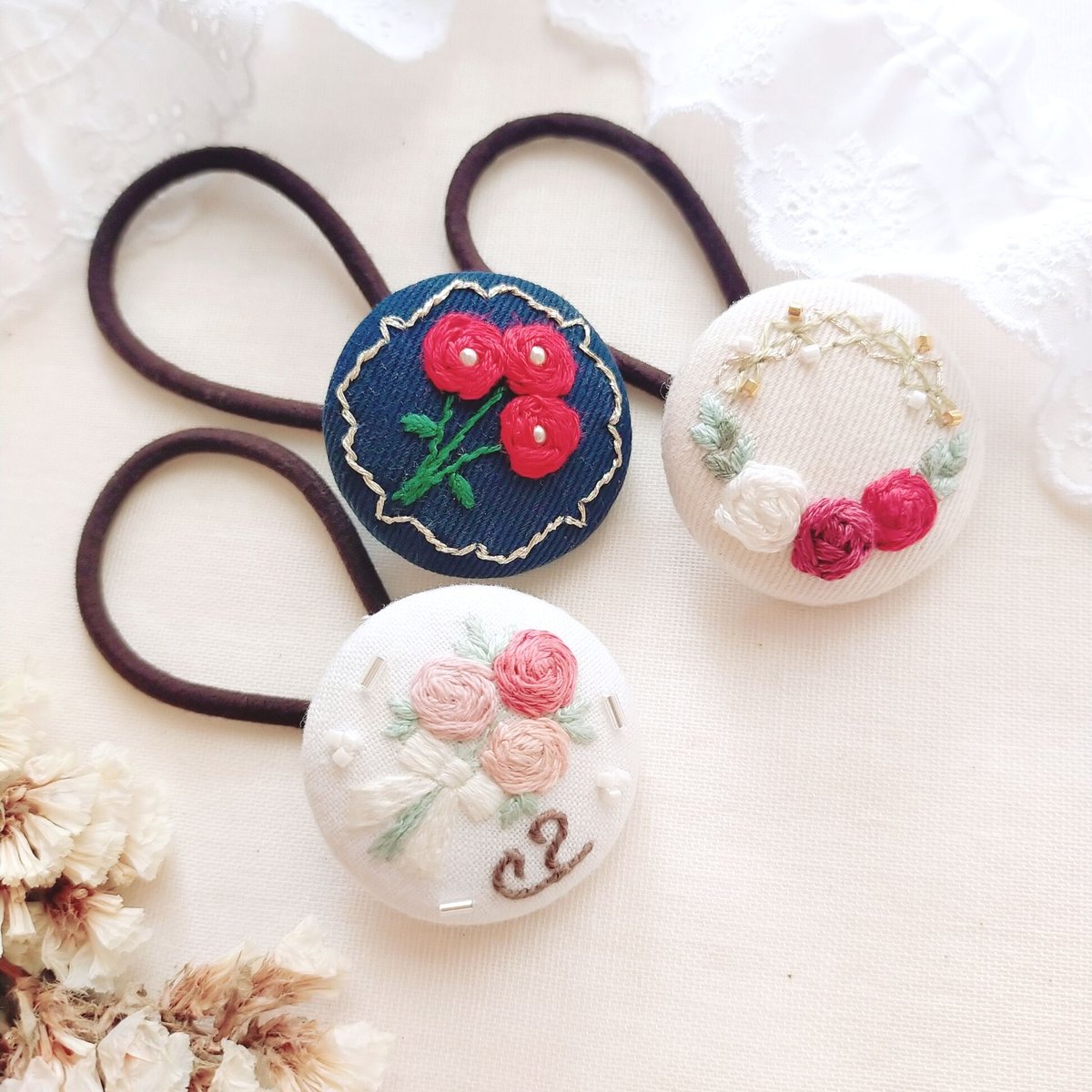 2.7センチくるみボタンヘアゴム♡黄色ばら刺繍 2.7センチくるみボタンヘアゴム♡黄色ばら刺繍 （刺繍くるみ