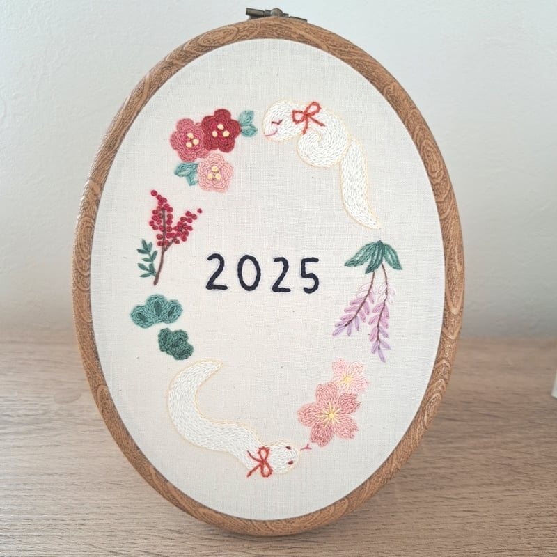 白蛇刺繍のオーバル枠飾り | AMYu cerise