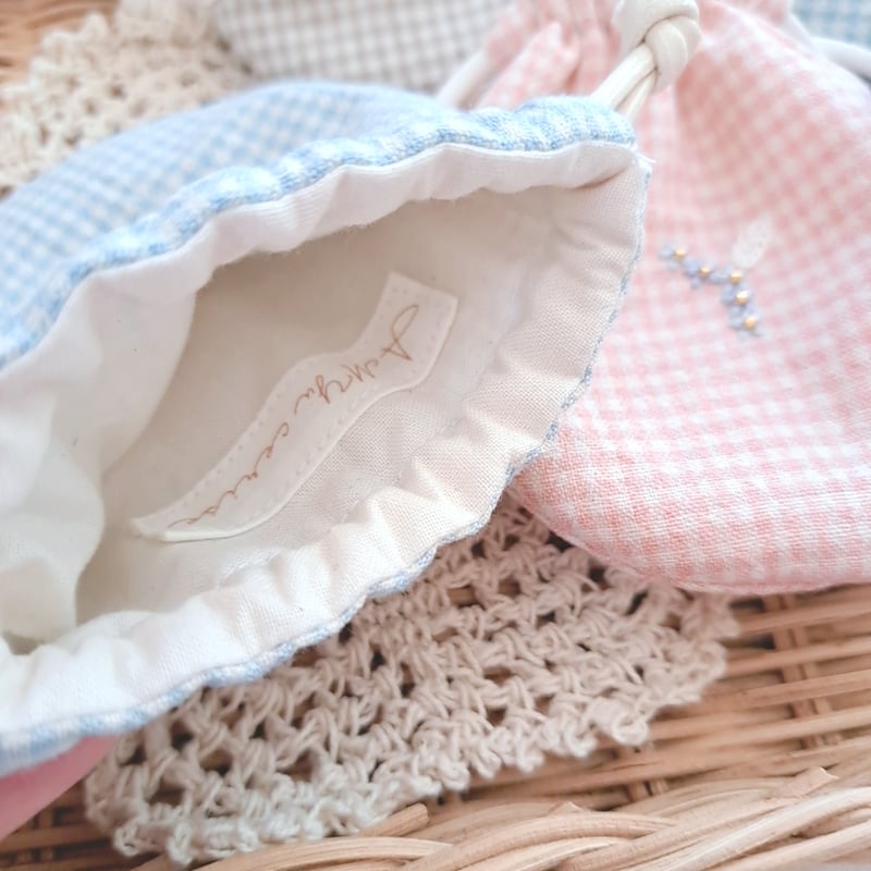 セミオーダー】小花刺繍のイニシャル巾着 | AMYu cerise