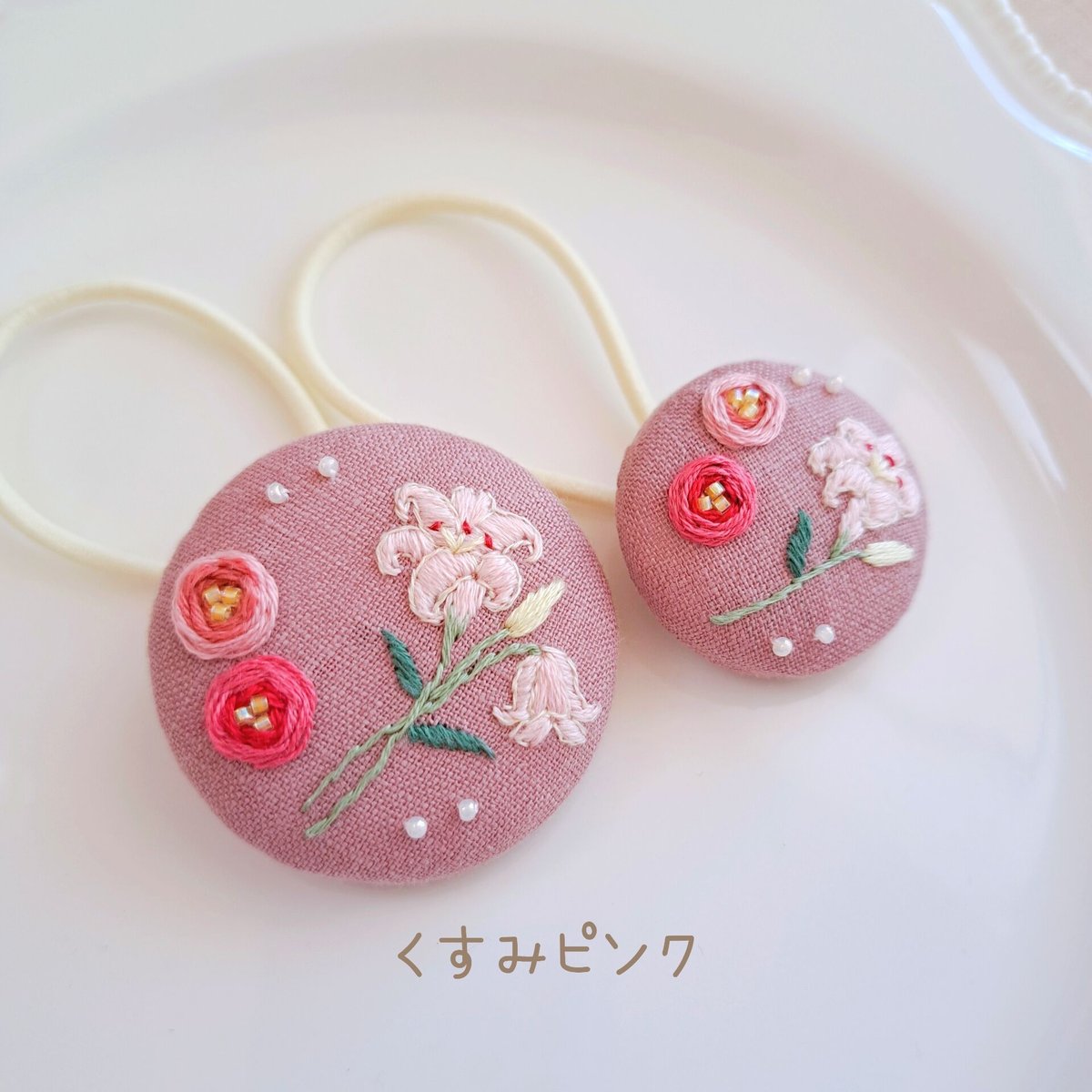 薔薇リース刺繍　ハンドメイド　ブローチヘアゴム　バラ バラの刺繍 ブローチ/ヘアゴム - こげら's GALLERY | minne