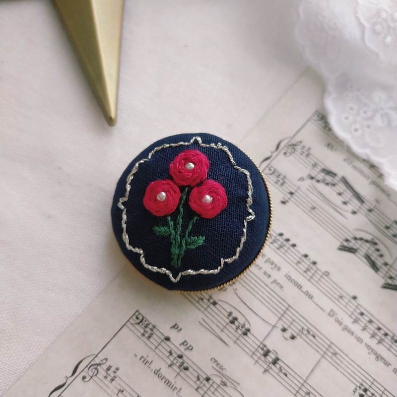 お揃いできる】刺繍ブローチ『薔薇』 | AMYu cerise