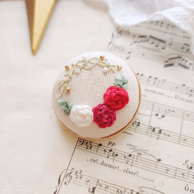 お揃いできる】刺繍ブローチ『薔薇』 | AMYu cerise お揃いできる】刺繍ブローチ『薔薇』 | AMYu cerise