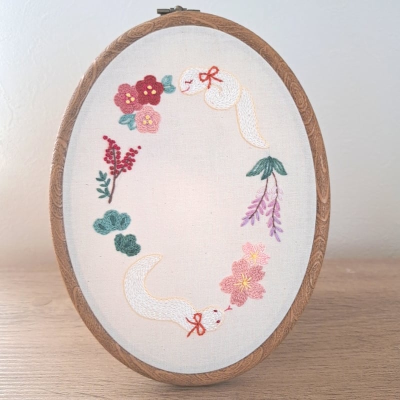 白蛇刺繍のオーバル枠飾り | AMYu cerise