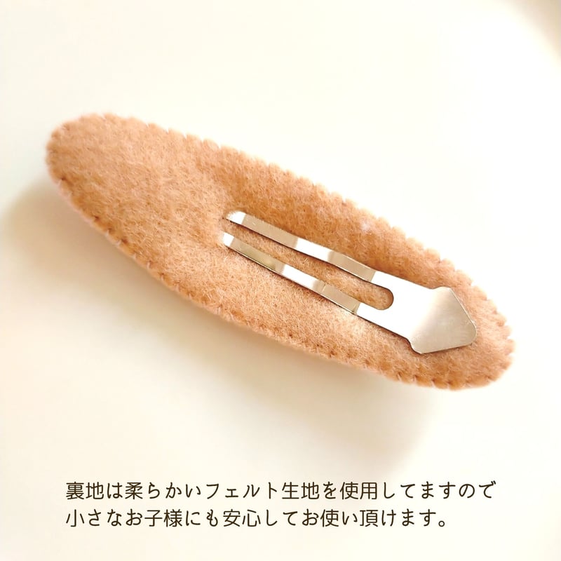 セミオーダー】小花刺繍の名前ぱっちんピン | AMYu cerise セミオーダー】小花刺繍の名前ぱっちんピン | AMYu cerise