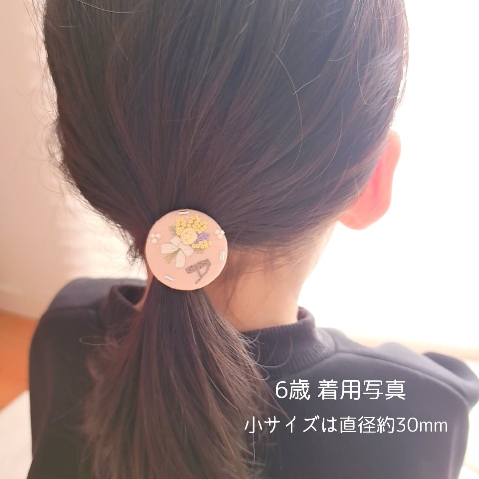 レジンヘアゴム　花　イエロー　大ぶり　紫陽花　ミモザ　ノースポール　ビジュー 親子お揃い】刺繍アクセサリー&ヘアゴム『ミモザ』 | AMYu cerise